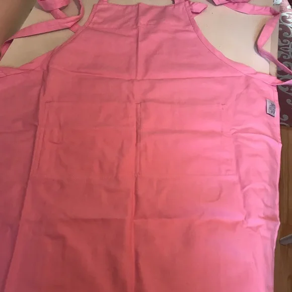 NWOT Williams Sonoma Pink Apron with Heart Embroidery 💘 - Picture 7 of 9